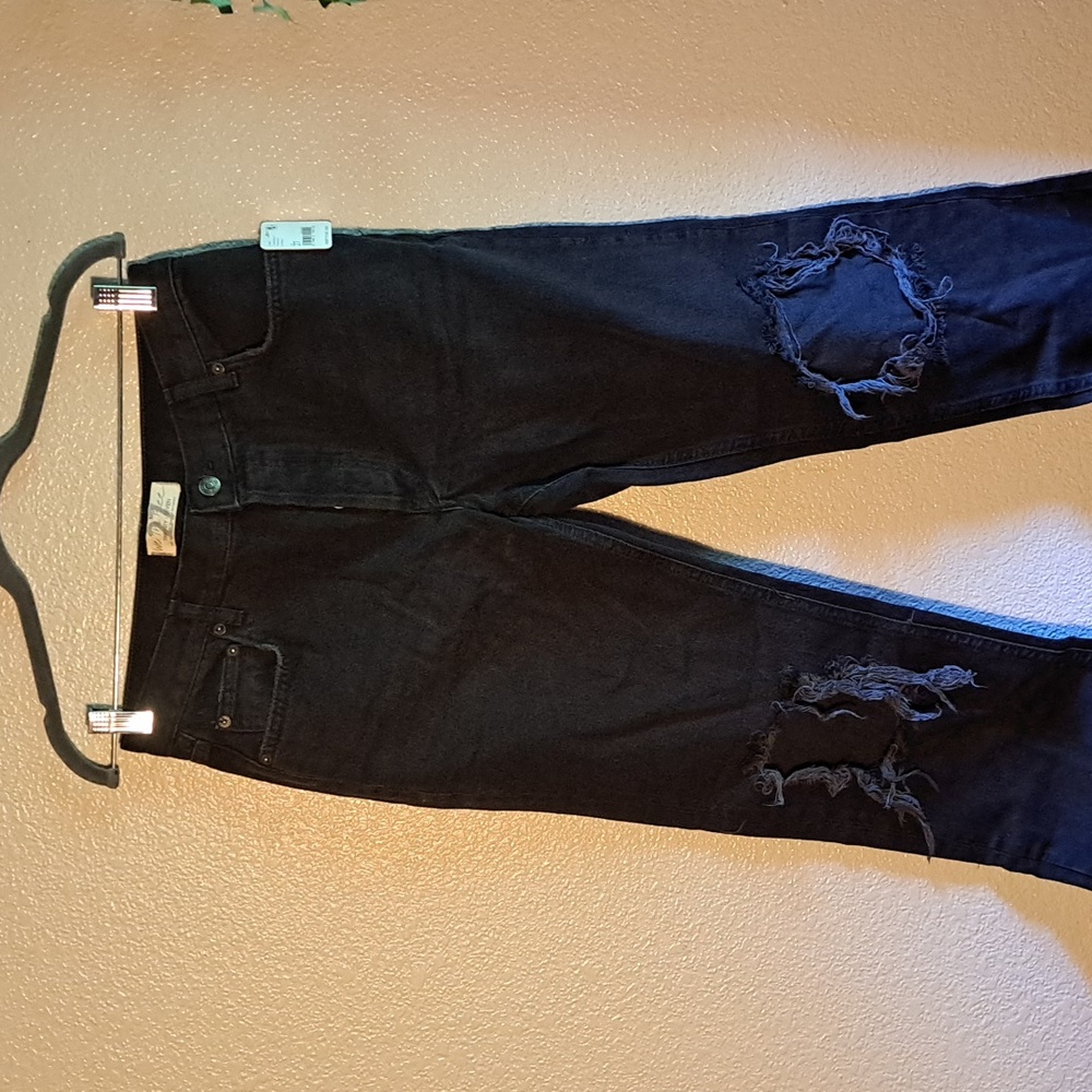 Black ripped mom jeans